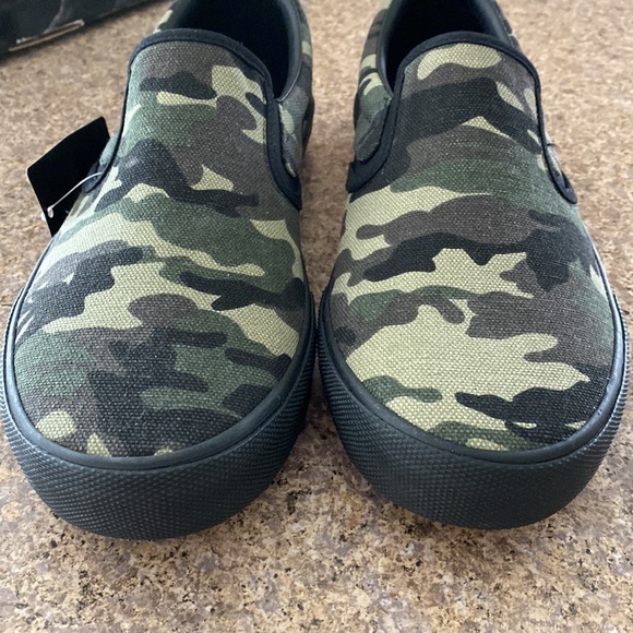 NWT Hurley Kayo Slip on Sneaker Shoe Camo and Black 10.5 M - Picture 3 of 14
